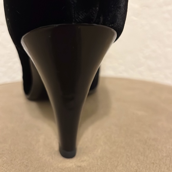 Chanel black velvet boots - Picture 9 of 13